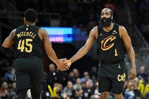哈登&米切尔&莫布里&阿伦目前仅同场76个回合 净效率+36.7