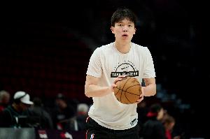 媒体人：罗威轮休斯普利特完全可以练小杨3分钟 打得不好换就行了