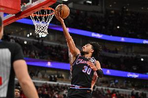 还是不够！公牛7人得分上双 特雷·琼斯21分全队最高