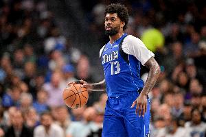 苦苦支撑!马绍尔首节4中4拿到10分 三分2中2