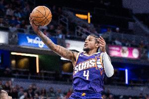 状态还不错！杰伦·格林半场11中6得到15分4篮板