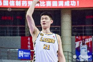 直播吧：胡金秋伤情不严重 目前队内伤病较多他将继续带伤作战