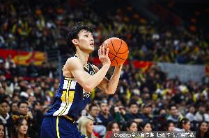 绝杀三分三不沾！徐杰全场11投4中&三分9中3 拿到11分2板6助1断