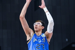 媒体人:吉林7人轮换团结一致拼下比赛 让周琦投最后一球不可思议