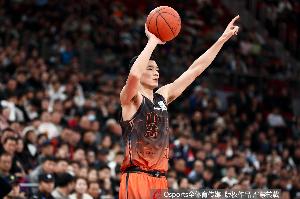 正负值+36最高!陈林坚11中7高效砍下18分 三分6中4