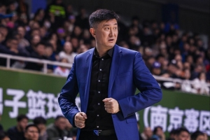 杜锋:顺德球迷很热情 上半场大家没主动投入 下半场打得更好一些