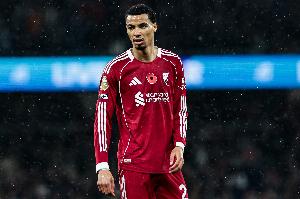 队报:能背身+身体对抗出色,埃基蒂克是姆巴佩的理想锋线搭档