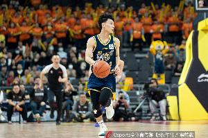常规赛第39轮最佳阵容:大卫·詹姆斯 王哲林 赵继伟 史密斯 徐杰