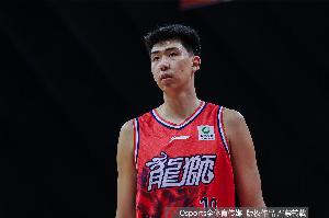 内线支柱！徐昕首发32分钟拿8分16板2助1断2帽 正负值+18全场最高
