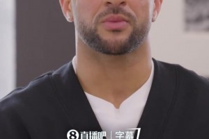 21岁很老成！居莱尔拿着皮球，等维尼修斯调整好状态才将球给他