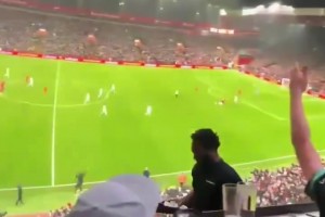 如临其境！国外沉浸式酒吧看球，超大巨幕几乎像置身现场！