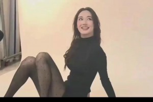 阿姨真是老司机，一句绝杀！杰伦格林的年龄不如她的驾龄